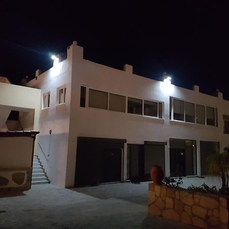 Courtyard Studios Πεύκος Εξωτερικό φωτογραφία